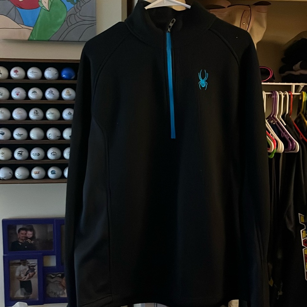 This is brand new without tags never worn Spider fall jacket. Size large